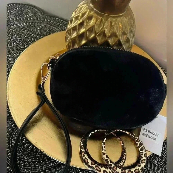 WRISTLET BLACK - Picture 3 of 11